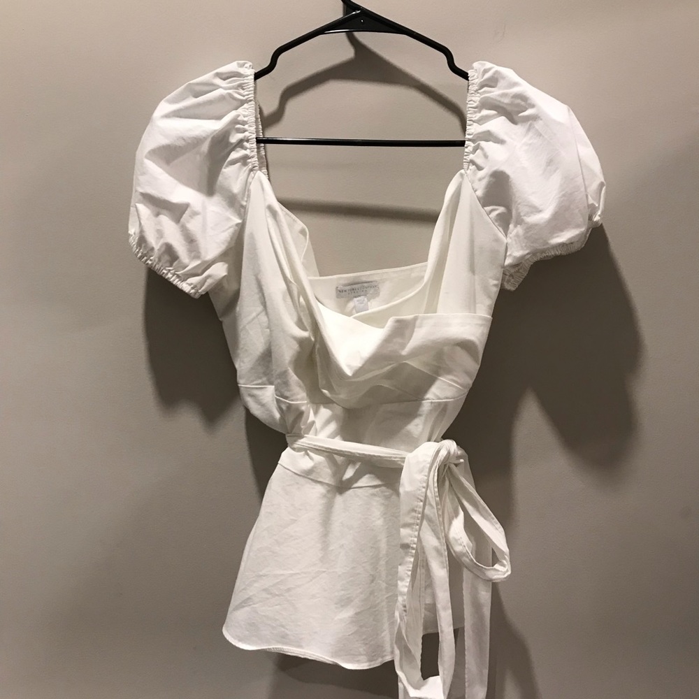 White NY&CO L peplum tie waist top with scoop back